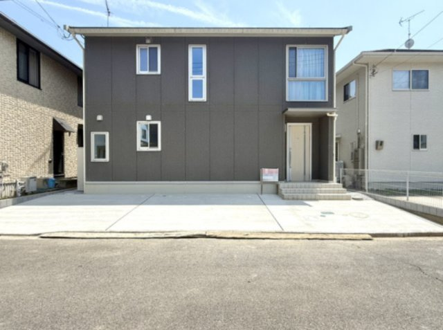 【中古戸建】高崎市吉井町南陽台3丁目の外観|■外観｜土日のご見学はもちろん、平日・夜間のご案内も大歓迎です♪「今から見たい」や「仕事終わりに見たい」にもご対応できますのでお気軽にお問い合わせください♪