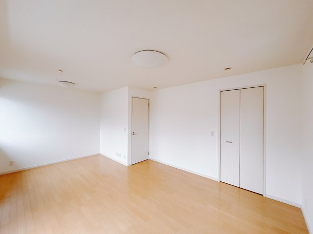 【中古戸建】高崎市吉井町南陽台3丁目の洋室|■2階洋室｜子供部屋のメリットは「自立心を養うことができる」「自分で整理整頓できるようになる」そして、お子様が成長した際には「プライバシーを確保できる」といい事だらけ♪
