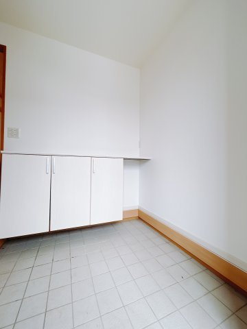 【中古戸建】高崎市吉井町南陽台3丁目の玄関|■玄関｜「玄関から、我が家を心地よく。自然の風や光を感じられる気持ちのいい玄関へ。」永く居心地のいい暮らしを演出する快適性能と安心を両立させたドアを採用しました！