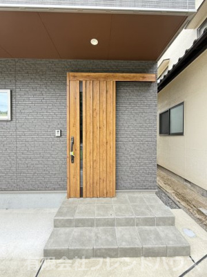 【玄関】 | 五日市町下小深川戸建
