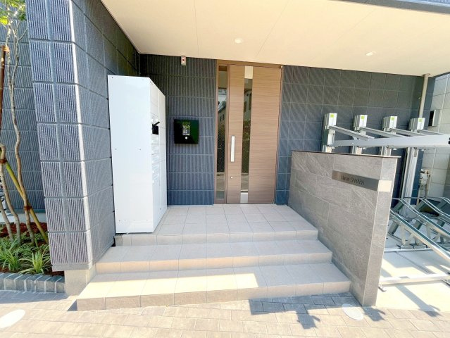 メゾン佐原のエントランス
