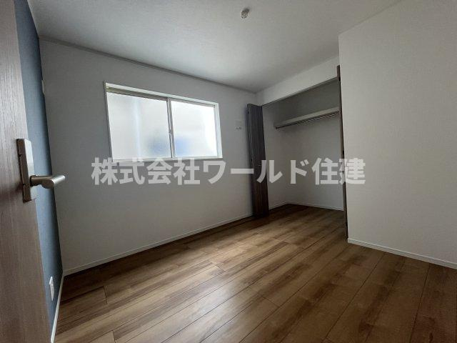 あきる野市小川の子供部屋|各お部屋に収納付き♪収納内には、便利な棚とハンガーポール付きです