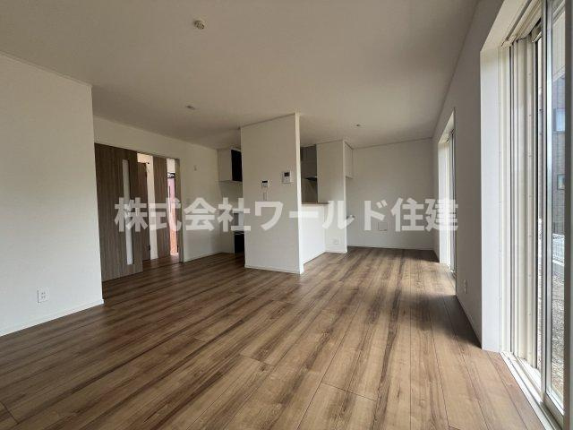 あきる野市小川の居間・リビング|南向きで陽当たりの良いLDK