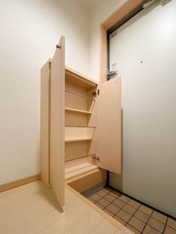 【玄関】 | ペア箱崎駅南Ⅰ | シューズボックスがついています※写真は類似です