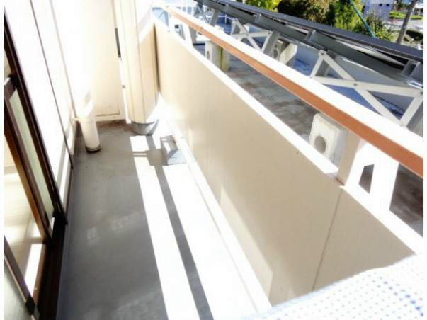 熊本市東区月出２丁目のアパートのバルコニー