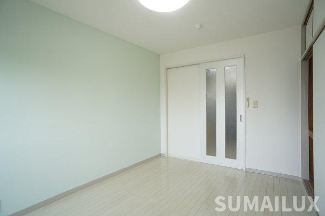 熊本市東区月出２丁目のアパートの居間・リビング