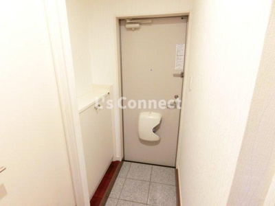【玄関】 | セロー明通館 | 下駄箱付きで靴も収納できます。