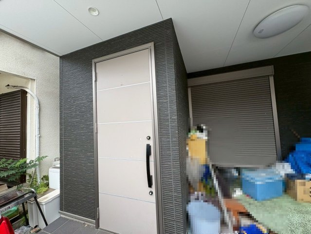 辻之　中古一戸建の玄関|Wロックドアにつき出入りしっかりガード♪防犯面も安心ですね！