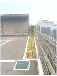 堺市西区　貸倉庫の駐車場