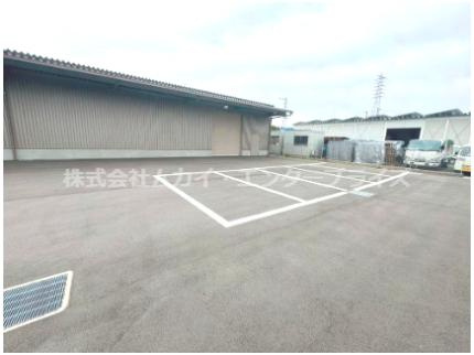 堺市西区　貸倉庫の駐車場