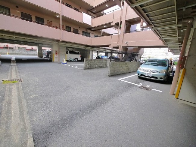 近鉄エルコート新大宮の駐車場