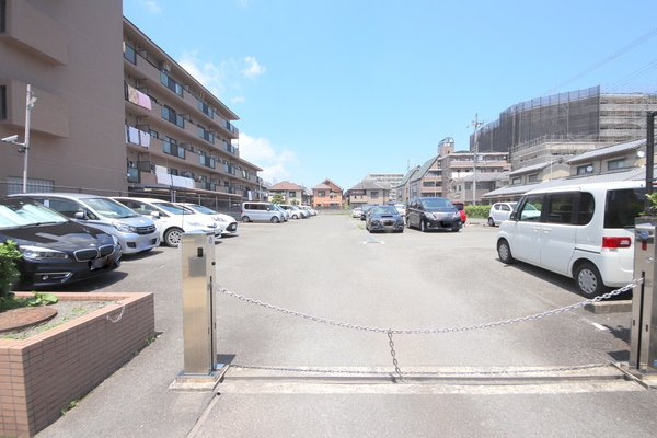 近鉄エルコート新大宮の駐車場