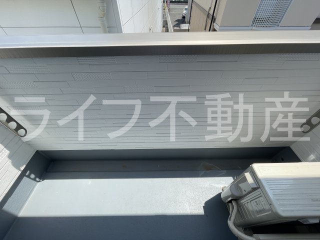 COSMO　WAKAEMINAMIのバルコニー|暖かな日差しのふりそそぐバルコニー