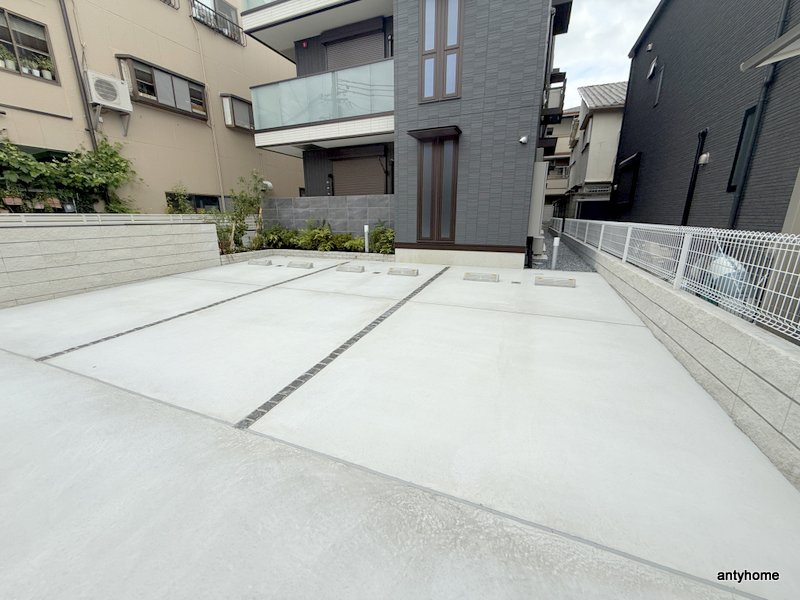 クラシスト泉町の駐車場