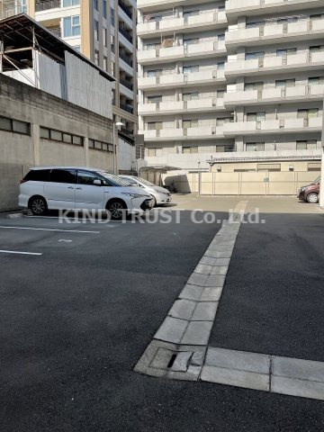 エス・キュート梅田中崎町の駐車場|カースペースがあります
