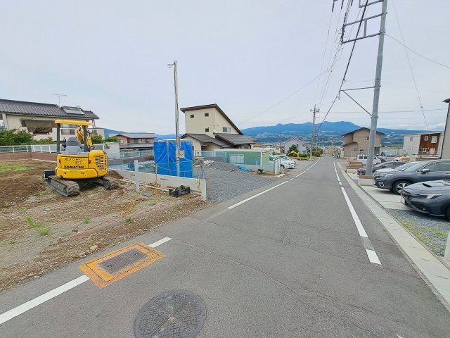 新築　渋川市石原　2号棟の前面道路含む現地写真|現地写真　南側接道幅員約5.0ｍ