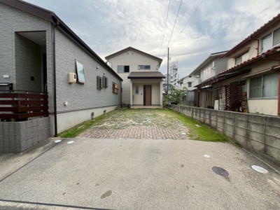 【外観】 | 安佐南区川内五丁目 | 駐車3台～4台可能（車種による）