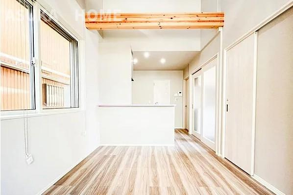 緑区寺山町戸建の居間・リビング