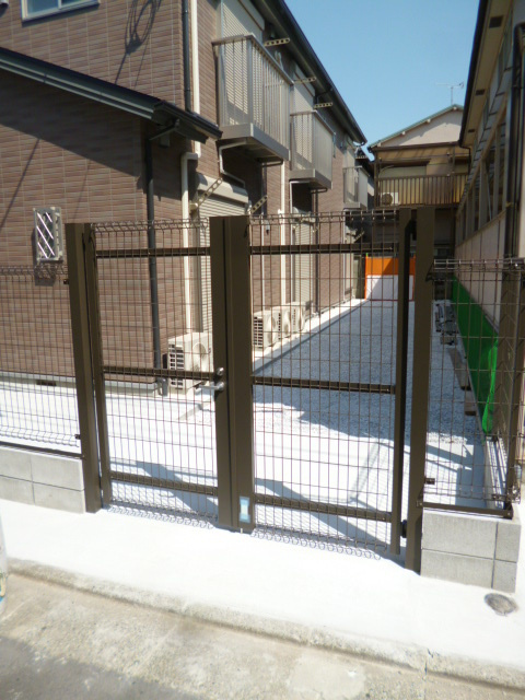 カーサ・コスモのセキュリティ|鍵付の門扉です