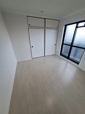 レフィナードの洋室