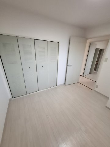 レフィナードの寝室