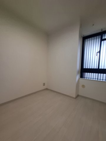 レフィナードの洋室