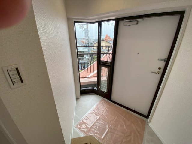 廻間公園南マンションの玄関