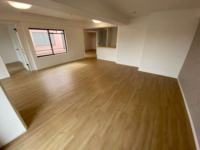 廻間公園南マンションの居間・リビング