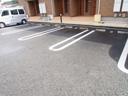 グランチャレットⅢの駐車場