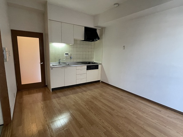 【居間・リビング】 | フェイム瀬田 | こちらの居間で趣味の時間をお楽しみください