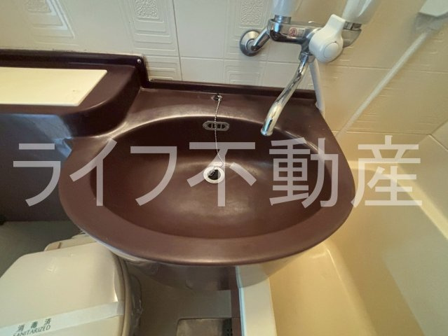 ロイヤル俊徳Ⅱの洗面所|コンパクトで使いやすい洗面所