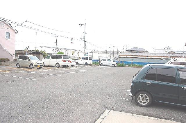 レオパレス千原Ⅱの駐車場|駐車場完備です