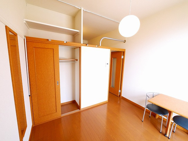 レオパレス千原Ⅱの寝室|使い勝手のいい寝室です