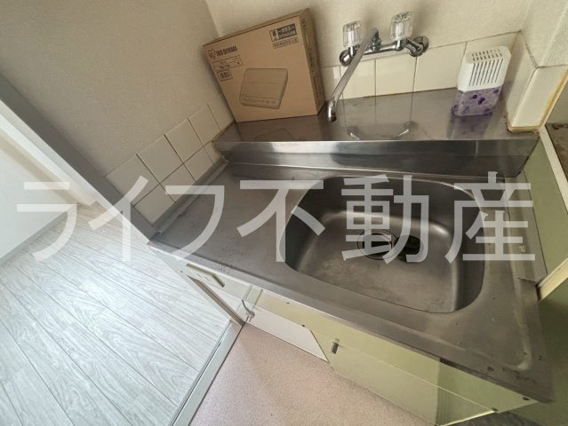 ロイヤル俊徳Ⅱのキッチン|コンパクトなキッチンで掃除もラクラク