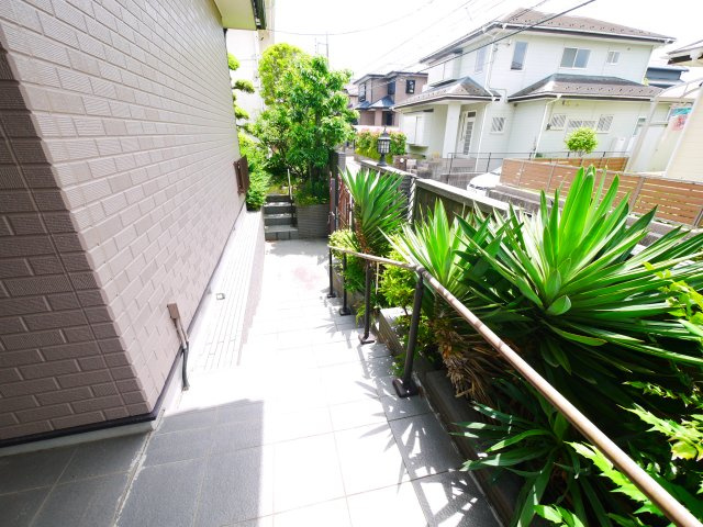 茂原市緑ヶ丘5　中古戸建の玄関|４LDK　敷地約66坪 都市ガス上下水 カーポート1台 バス停江本坂上徒歩約2分　緑ヶ丘分譲地内