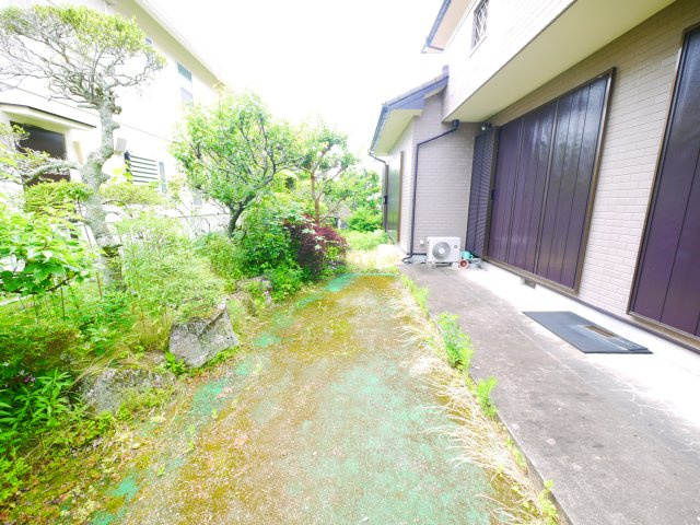 茂原市緑ヶ丘5　中古戸建の庭|４LDK　敷地約66坪 都市ガス上下水 カーポート1台 バス停江本坂上徒歩約2分　緑ヶ丘分譲地内