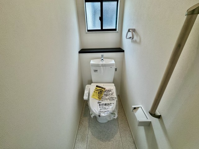 泉南市新家2期のトイレ|清潔でデザイン性のある空間