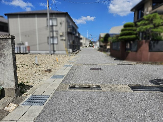 後三条町　住宅用地の前面道路含む現地写真