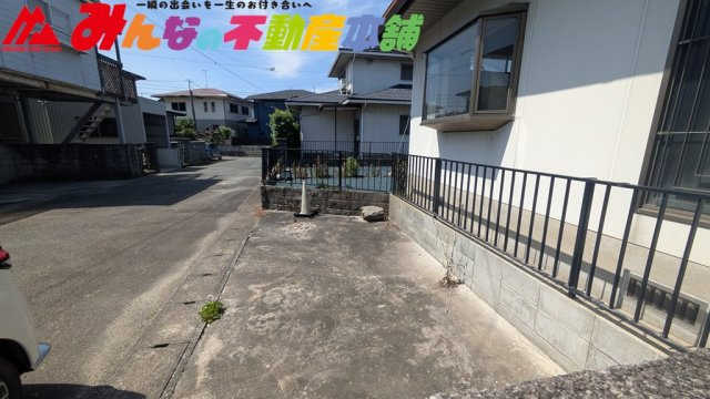 久留米市高良内町の中古一戸建の駐車場