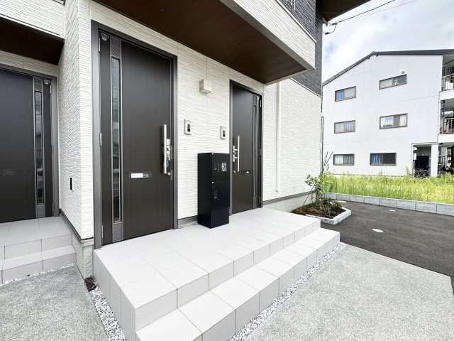 シャーメゾン鏡川のエントランス