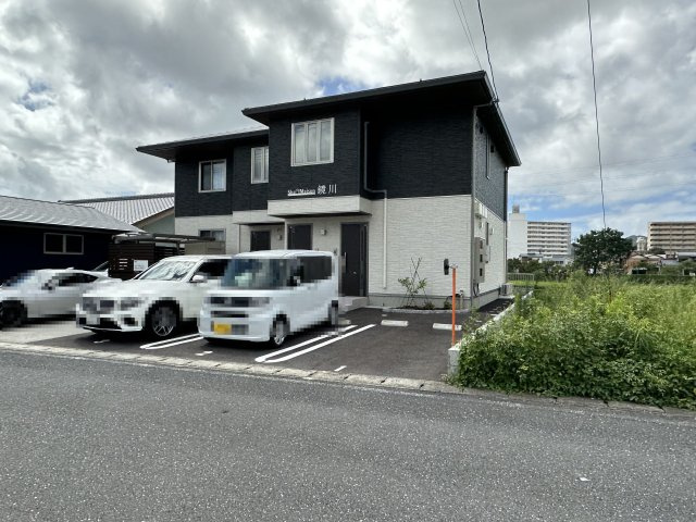 シャーメゾン鏡川の外観