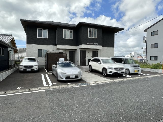 シャーメゾン鏡川の駐車場