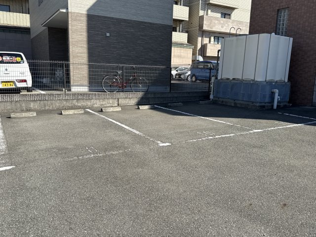 コスモコートの駐車場
