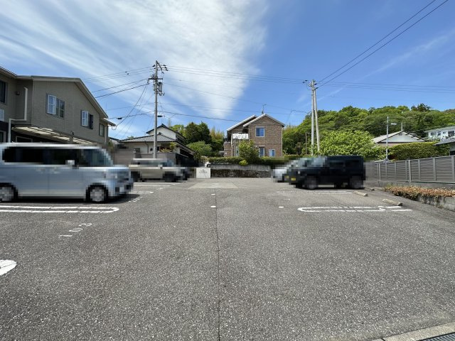 シャーメゾン万々Ⅱの駐車場