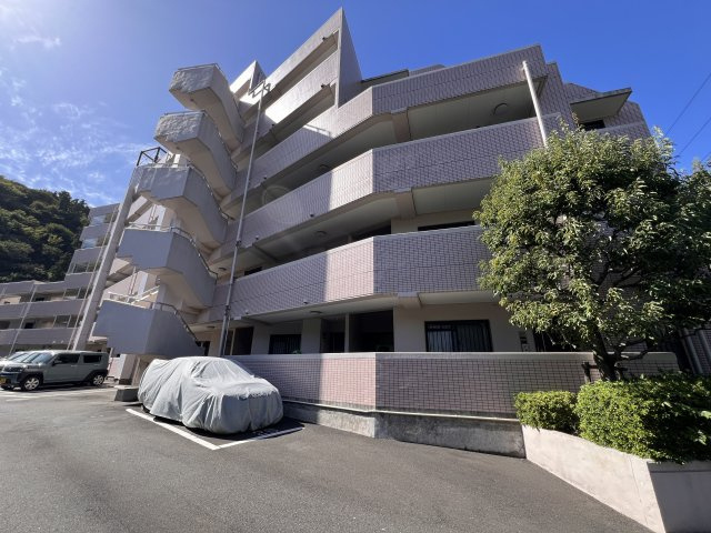 「藤和ガーデンハウス葉山」　4階　新規内装リフォームの外観|駐車場側