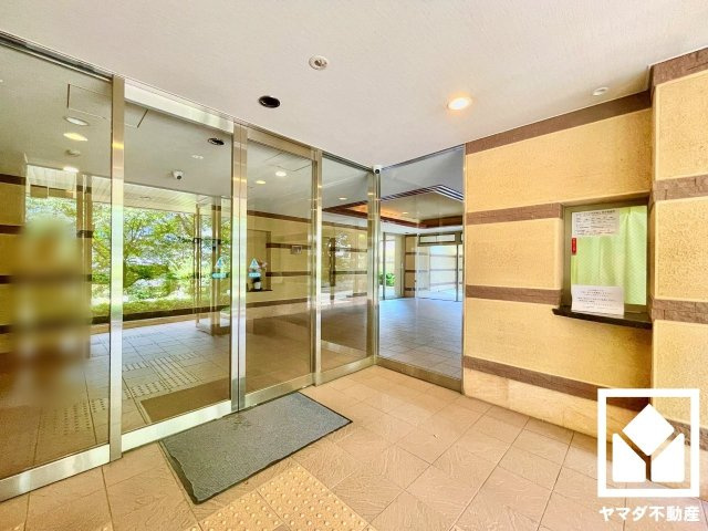 ネバーランド伏見丹波橋のエントランス