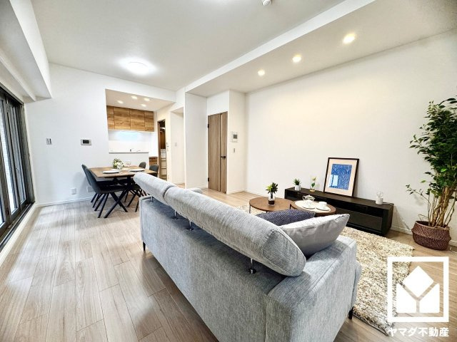 ネバーランド伏見丹波橋の居間・リビング