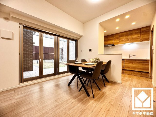 ネバーランド伏見丹波橋の居間・リビング