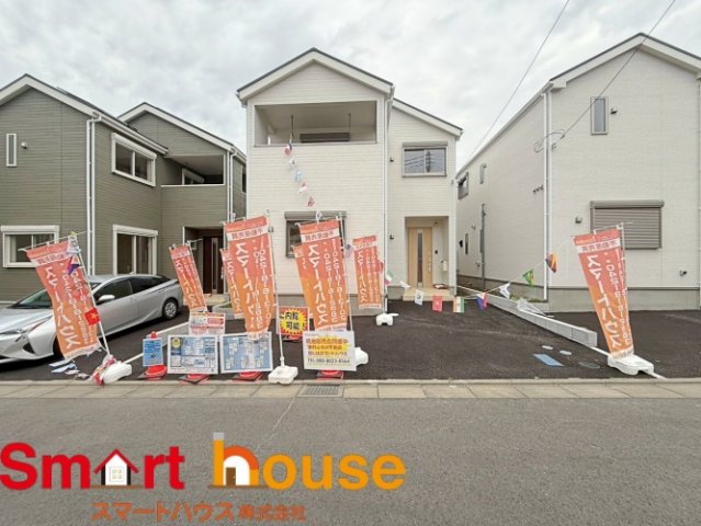 東村山市久米川町　最終1棟！の外観|スマートハウス現地販売会開催中！
外壁が周囲の街並みと青空に生えるお洒落な仕上がり！周囲には高い建物のないエリア。青い空が大きく感じますね。