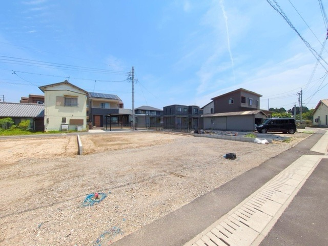 リーブルガーデン碧南市住吉町2期　全2棟　新築戸建の前面道路含む現地写真